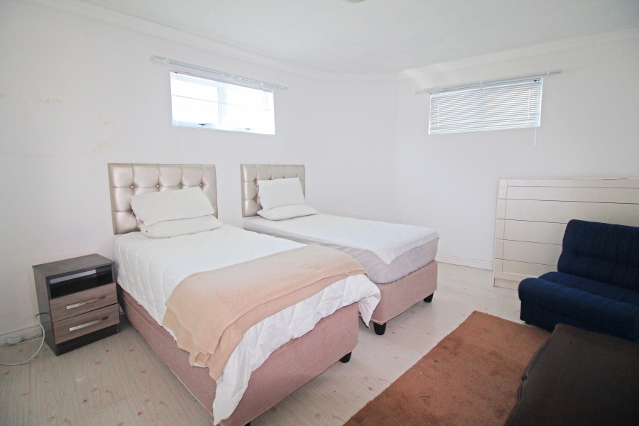 5 Bedroom Property for Sale in Paradise Beach Western Cape